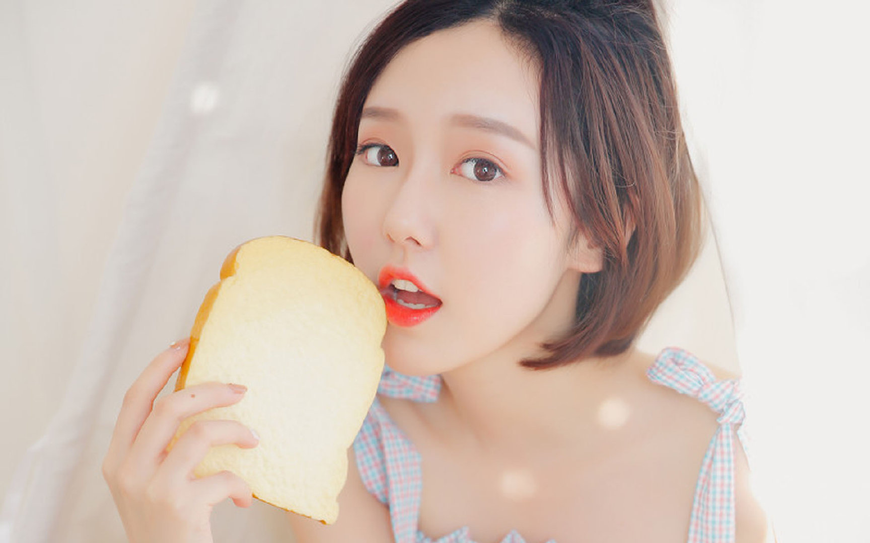 欧联杯战报与西甲风云,勒沃库森轻取AC米兰,加维状态火热引领青春风暴