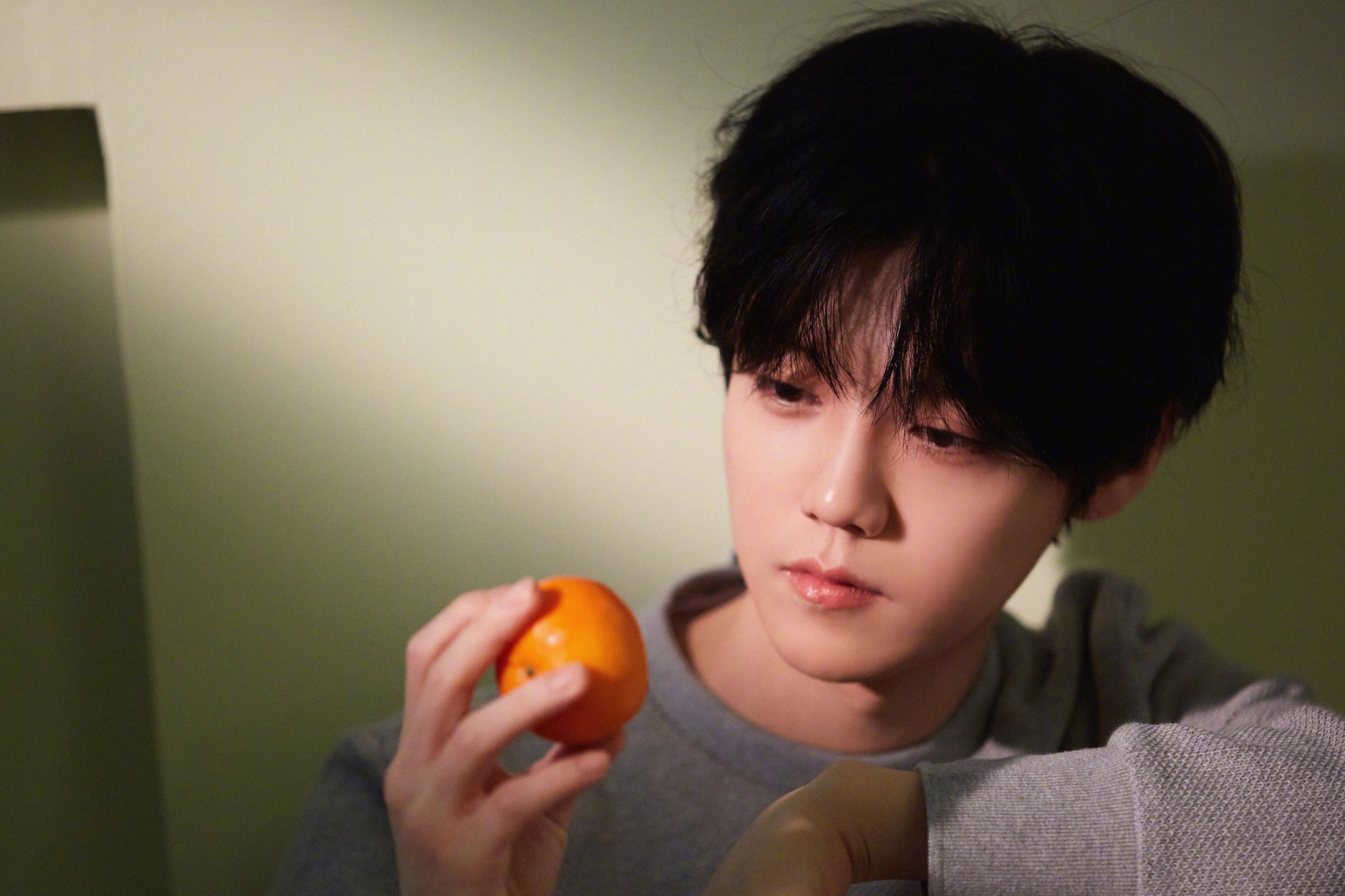 切特·霍姆格伦,以纤长十指挥挥洒泼墨,于毫秒之间绘出争冠航道